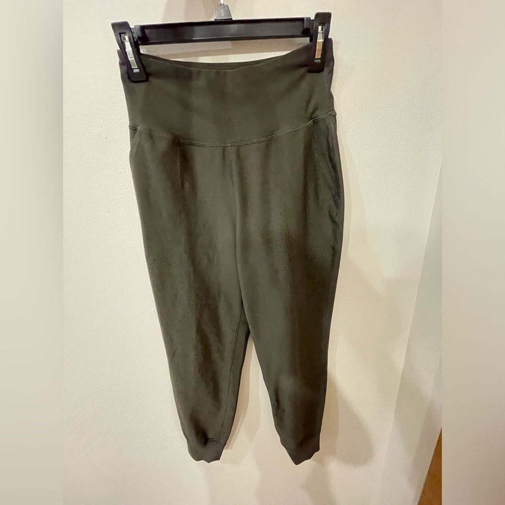 Old navy olive green women’s legging joggers